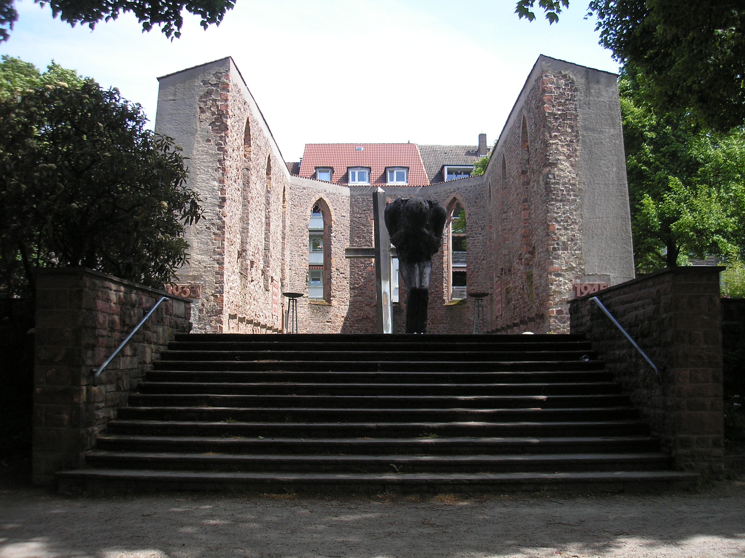 Mahnmal in der Ruine der Stadtkapelle in Darmstadt
